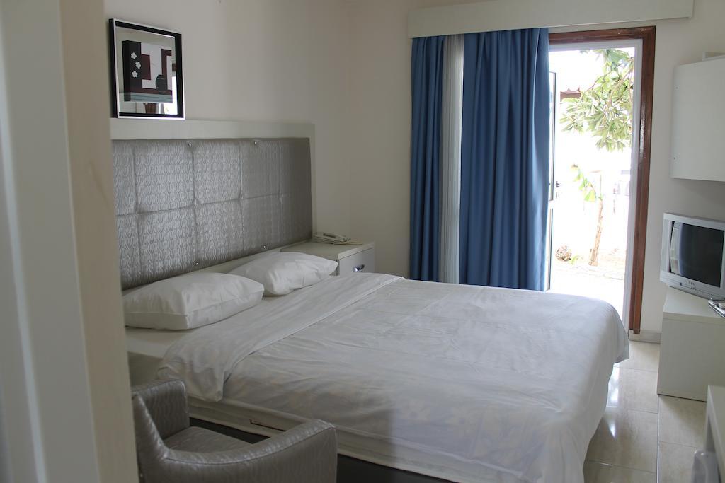 Club Alda Hotel Lapithos  Room photo