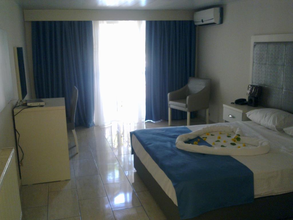 Club Alda Hotel Lapithos  Room photo